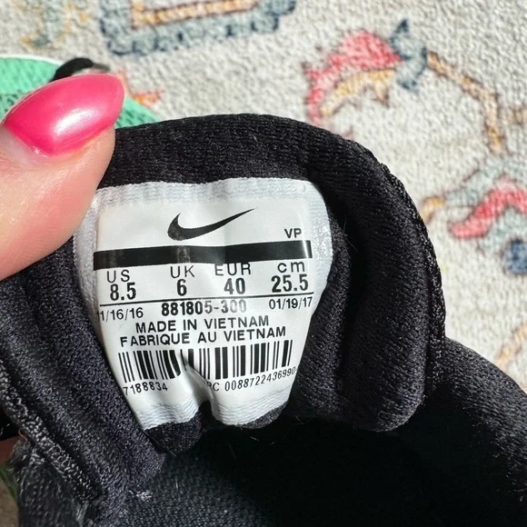 Nike: Women's Flex Experience RN 6 Running Tennis Shoes Sneakers Green Size 8.5 - Picture 5 of 7